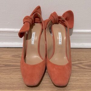 Carven Suede Pumps with Bow Tie Detail – Size 40 – Elegant & Chic